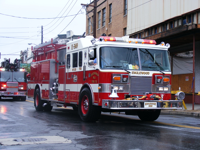 9_11 fire truck paraid 294.JPG